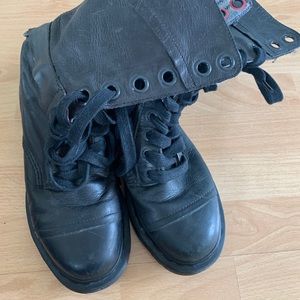 RARE Dr. Martens Triumph Boots, size 9